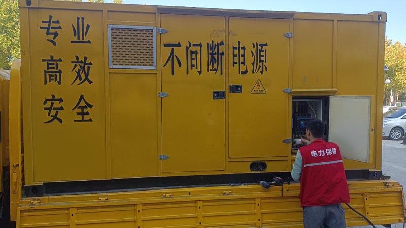 济宁柴油发电机组和UPS电源配合使用时，如何避免切换过程中的电力中断？